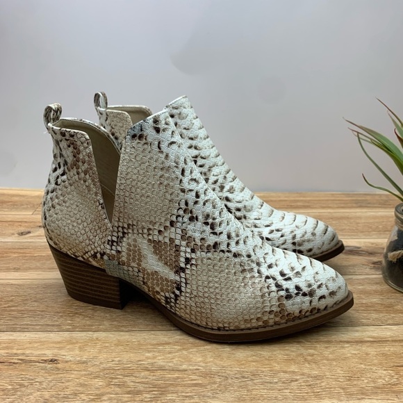 CL by Laundry Cherish Ankle Bootie sz 7 - Picture 2 of 9